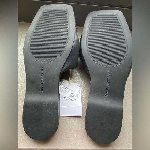 Asos Stradivarius padded knot flat sandal in black. - Picture 5 of 5